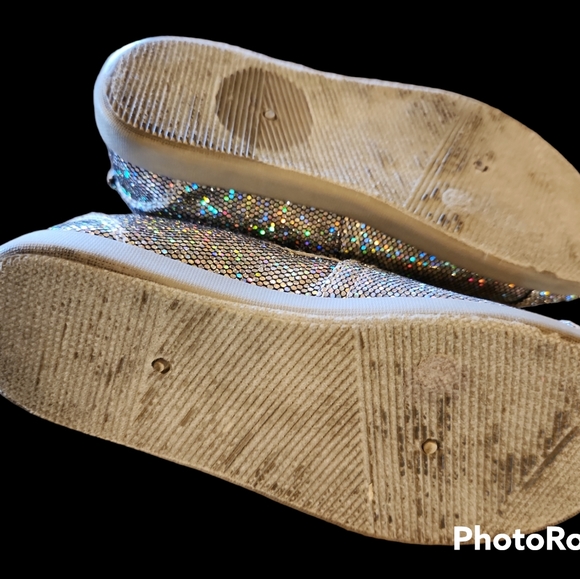 Joe Boxer Silver Glittery Metallic Slip on Shoes Size 11 - Picture 4 of 5
